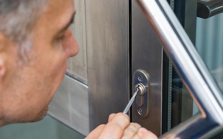 comment ouvrir une porte fermée à clé Sartrouville